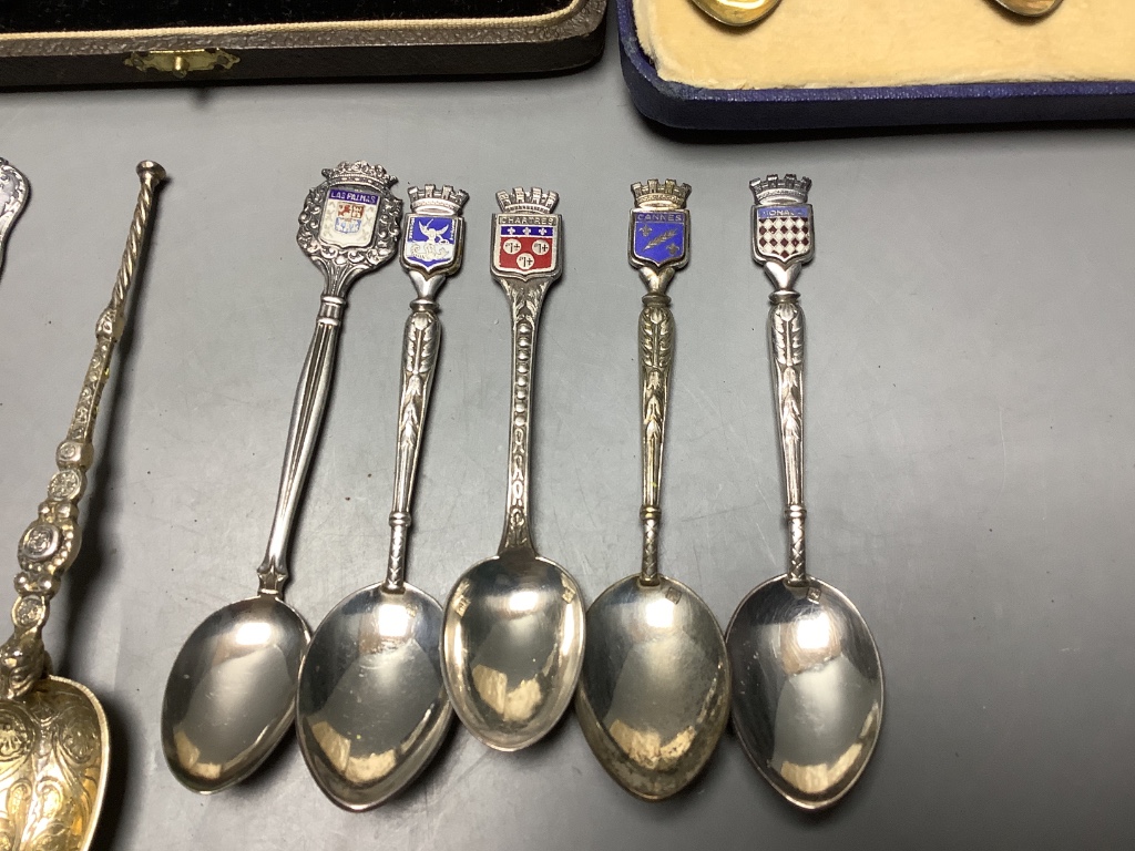 Three cased sets including silver teaspoons, a silver toast rack, three silver napkin rings and a quantity of minor silver flatware.